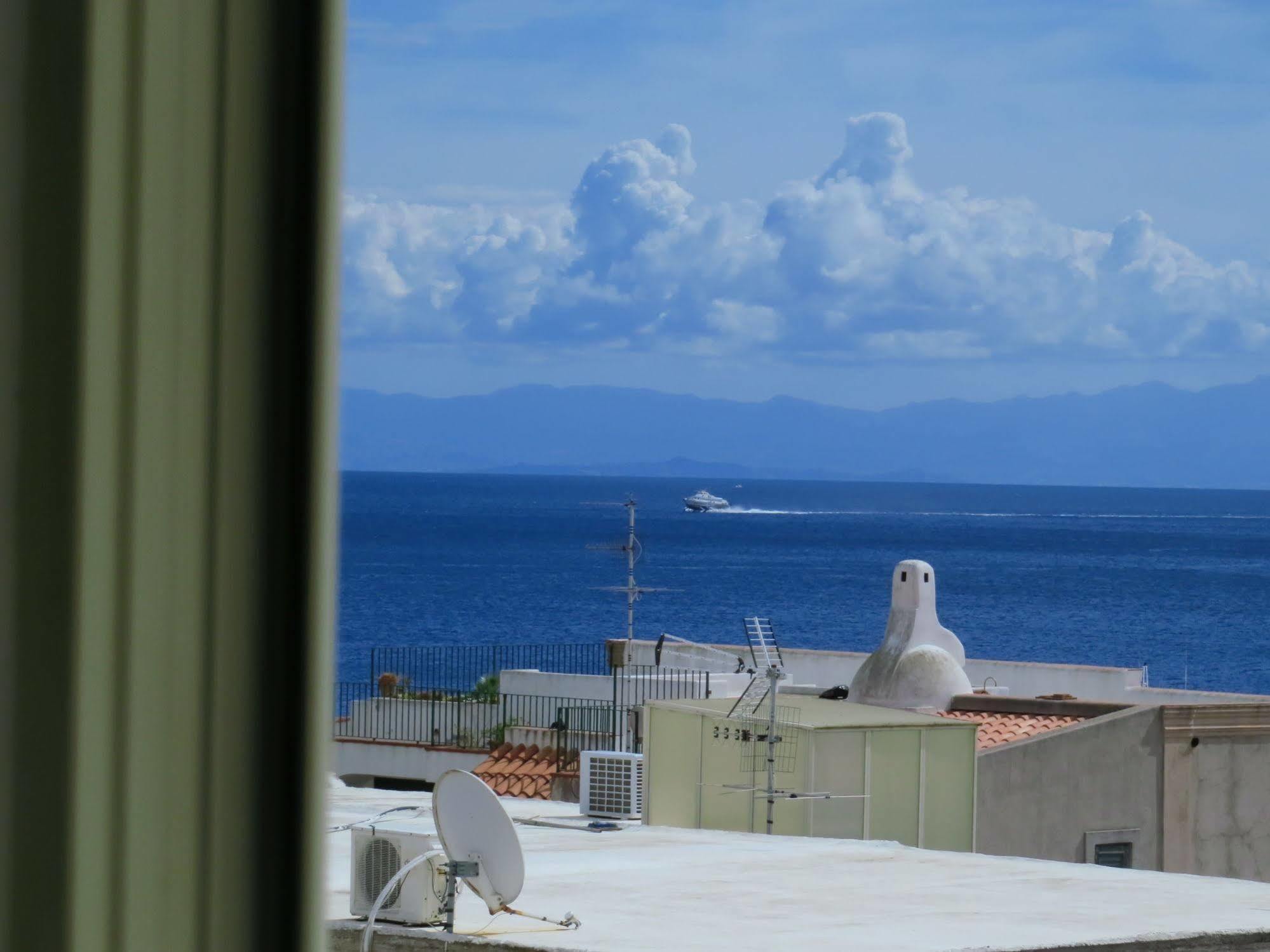 Casa Vittorio B&B Lipari  Eksteriør billede